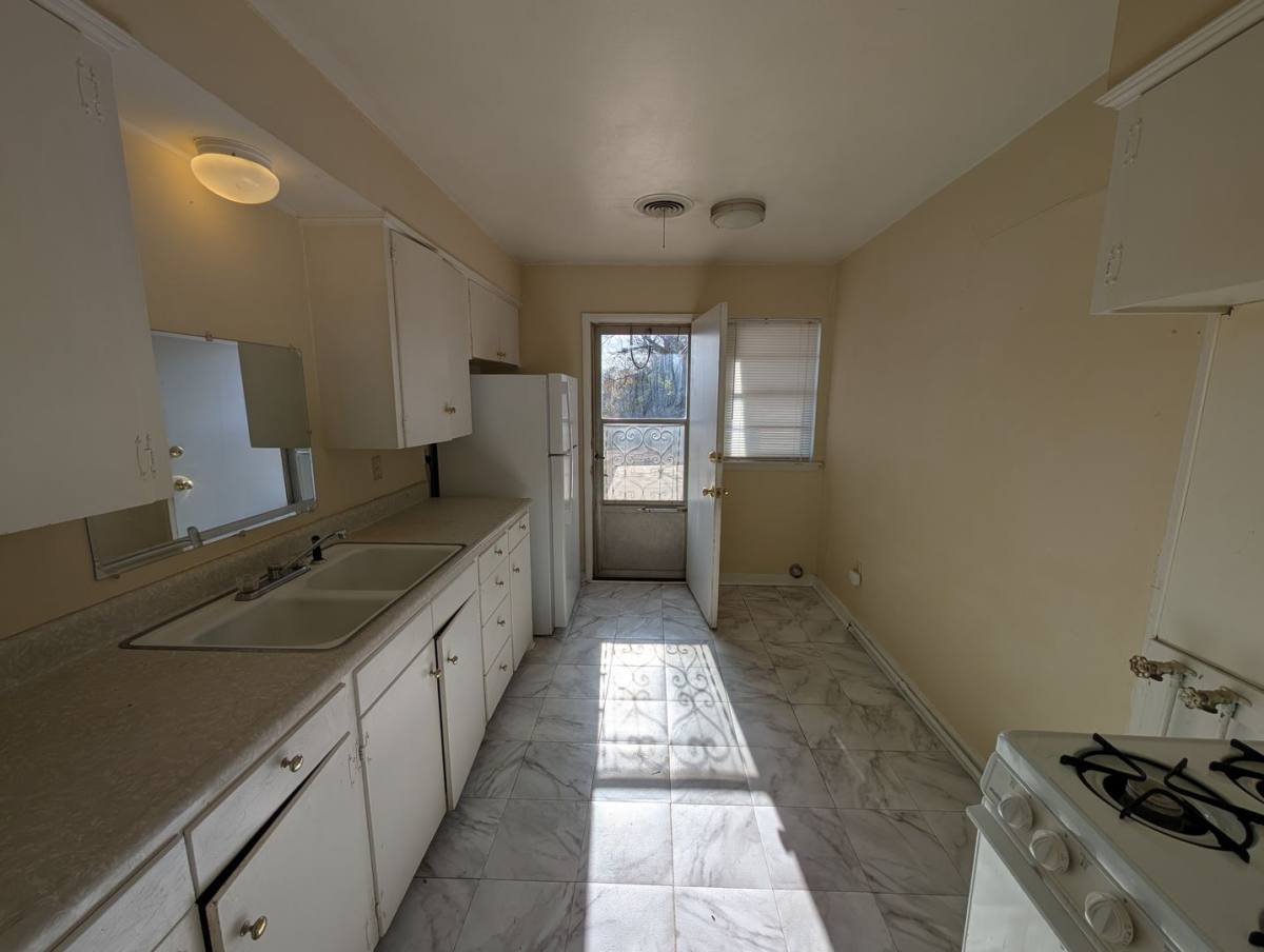 House for rent at 1010 E Main St, Edmond, OK 73034