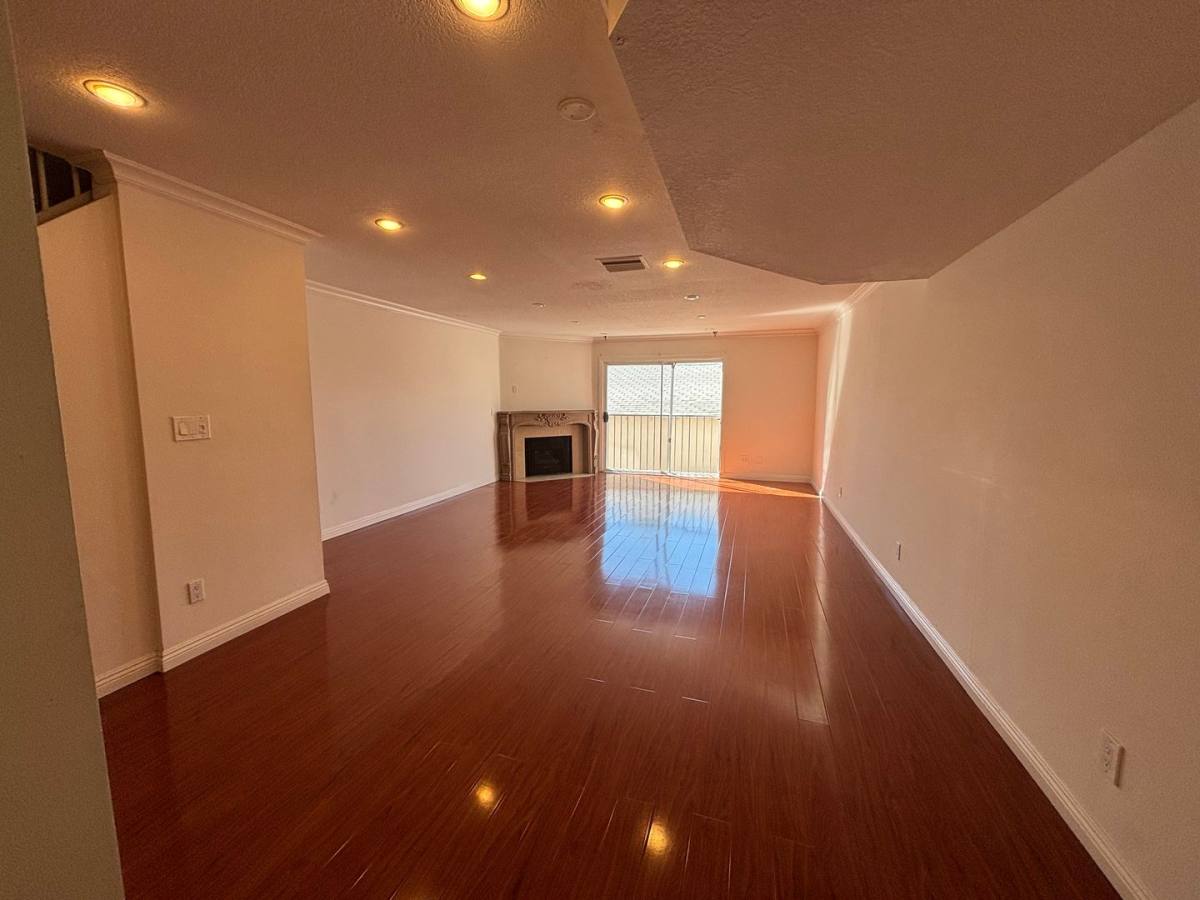 Apartment for rent at 10208 Pinewood Ave, Tujunga, CA 91042