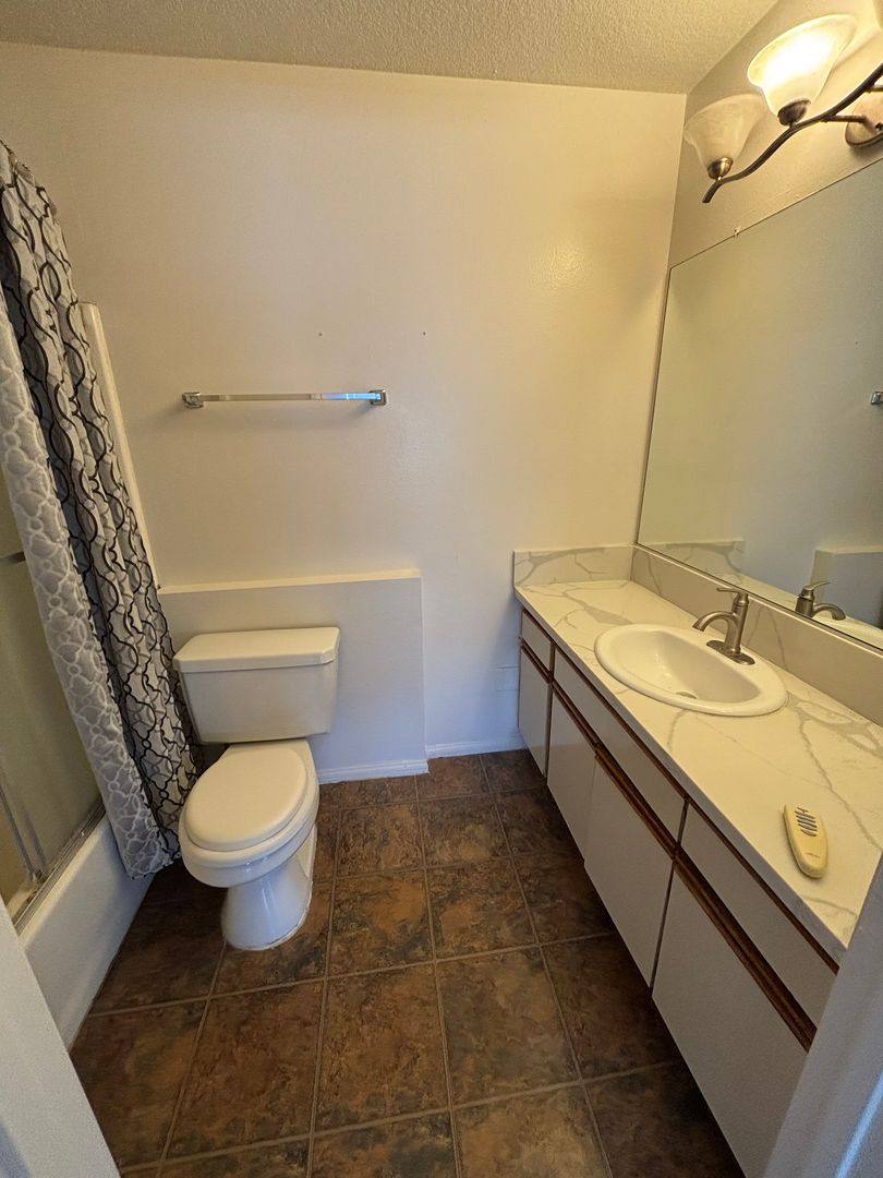 Apartment for rent at 10208 Pinewood Ave, Tujunga, CA 91042