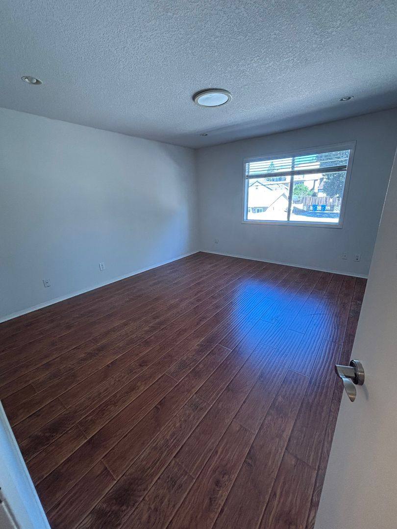 Apartment for rent at 10208 Pinewood Ave, Tujunga, CA 91042