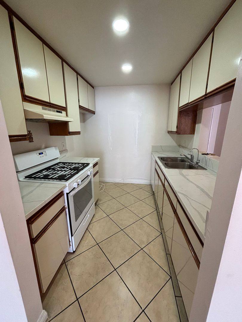 Apartment for rent at 10208 Pinewood Ave, Tujunga, CA 91042