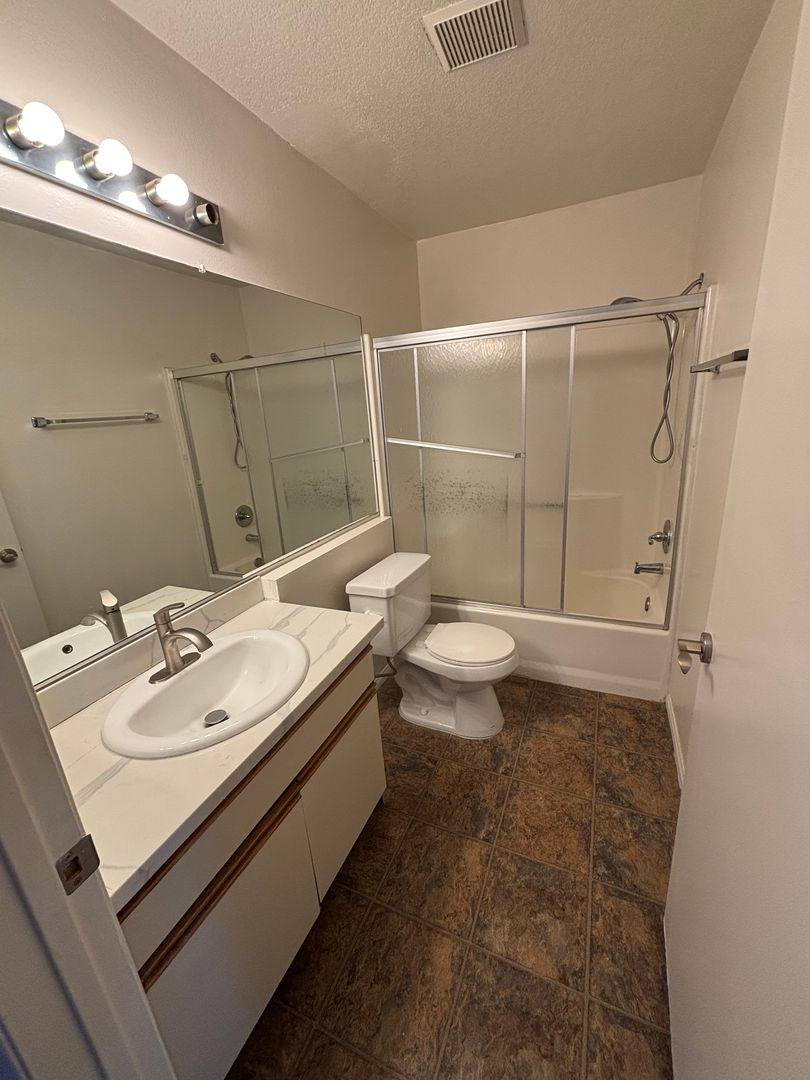 Apartment for rent at 10208 Pinewood Ave, Tujunga, CA 91042