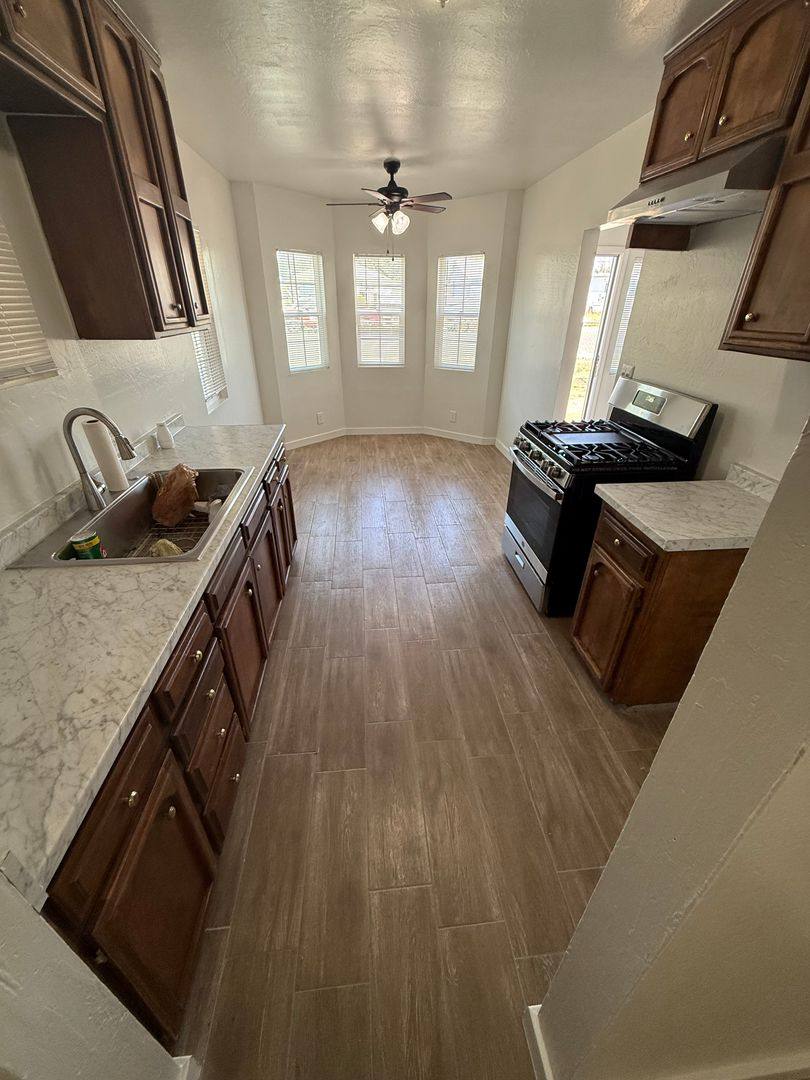 House for rent at 415 Jeffrey St, Bakersfield, CA 93305