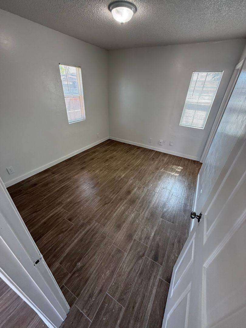 House for rent at 415 Jeffrey St, Bakersfield, CA 93305