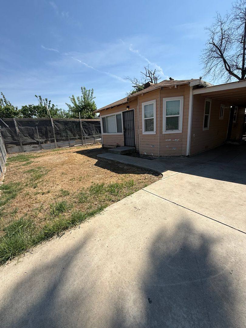 House for rent at 415 Jeffrey St, Bakersfield, CA 93305