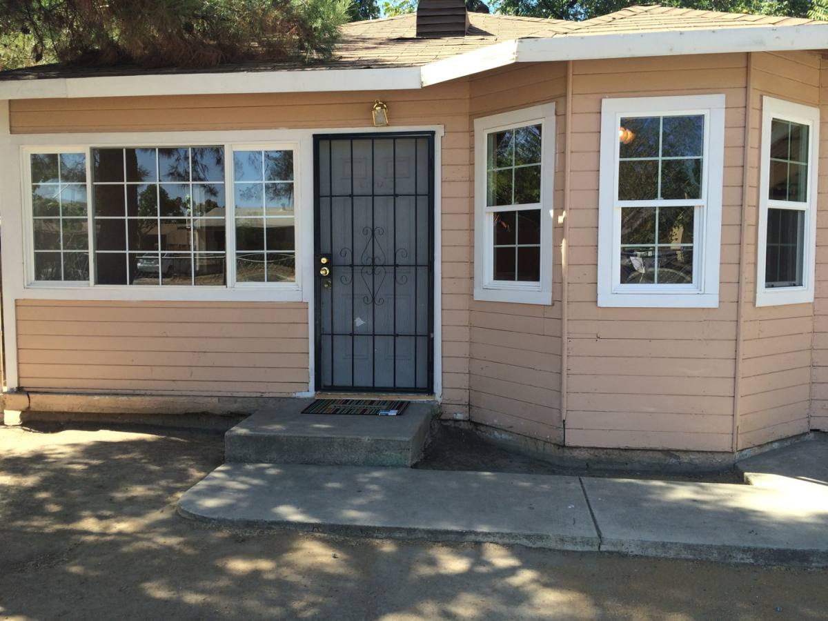 House for rent at 415 Jeffrey St, Bakersfield, CA 93305