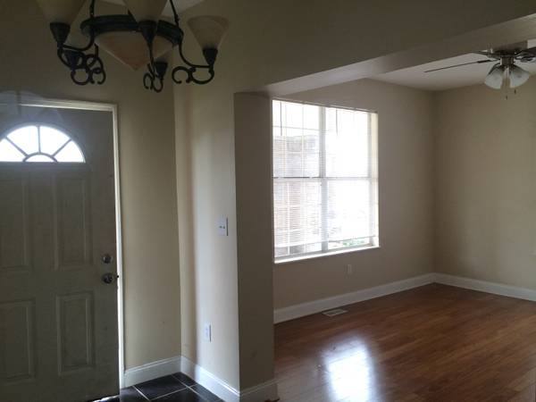 Apartment for rent at 1530 3rd Ave #1, Huntington, WV 25701