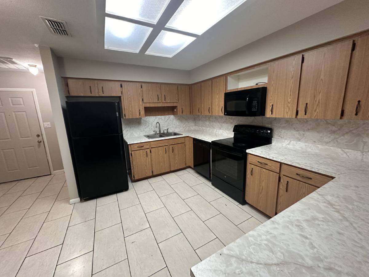 Townhouse for rent at 3211 Julia Court, Lakeland, FL 33810