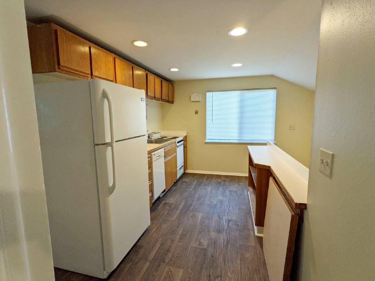 Apartment for rent at 957 Chambers St, Eugene, OR 97402