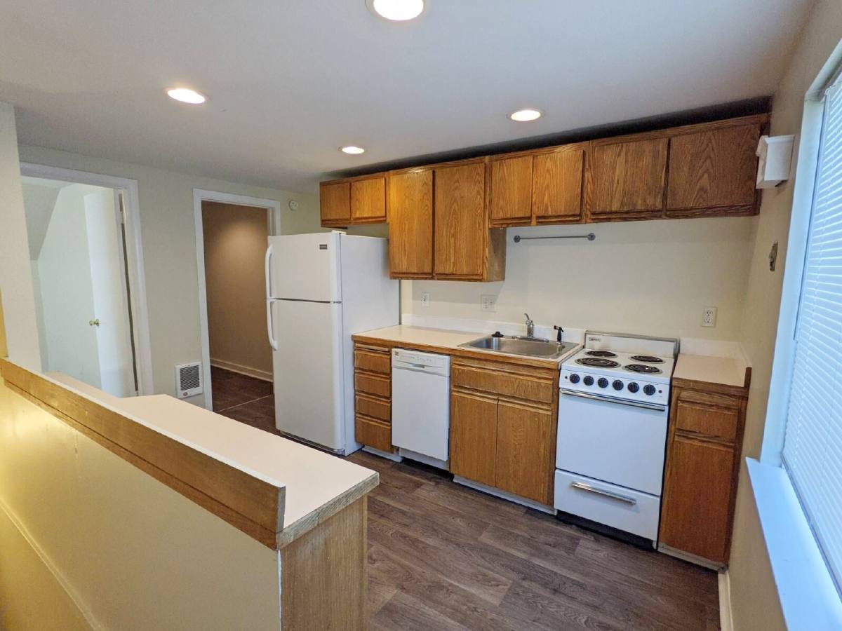 Apartment for rent at 957 Chambers St, Eugene, OR 97402