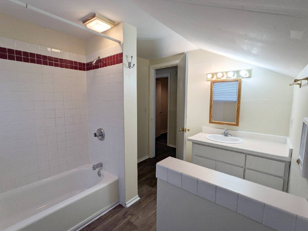 Apartment for rent at 957 Chambers St, Eugene, OR 97402