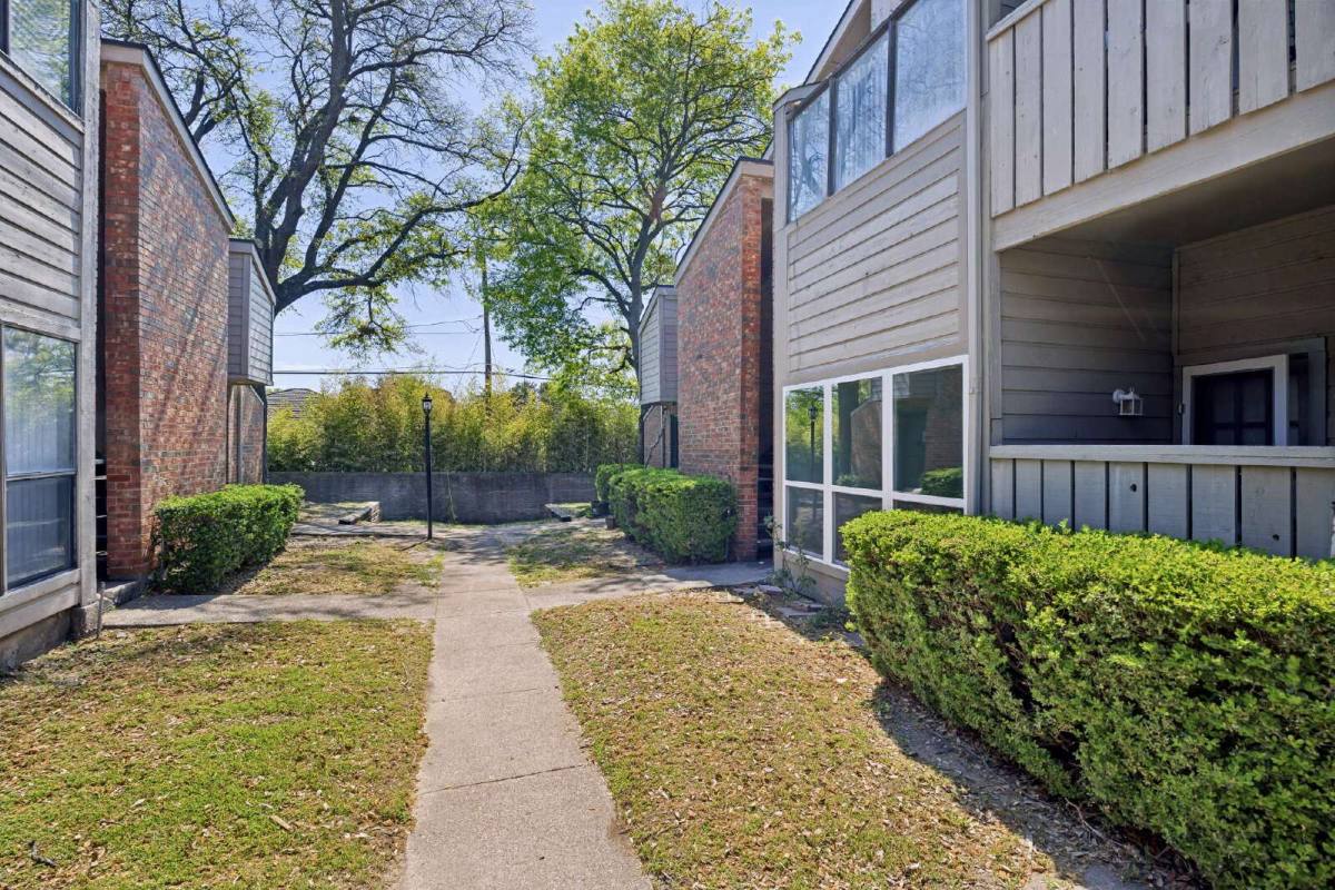 Condo for rent at 9254 Forest Lane #703, Dallas, TX 75243