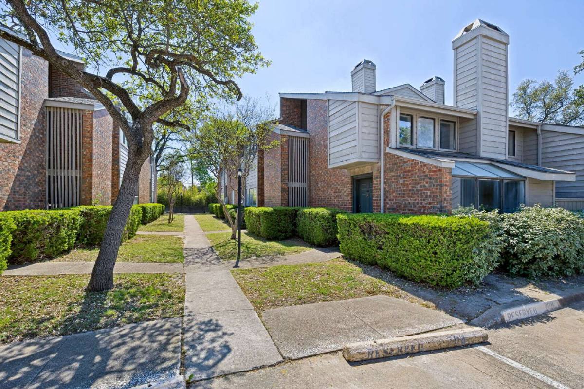 Condo for rent at 9254 Forest Lane #703, Dallas, TX 75243