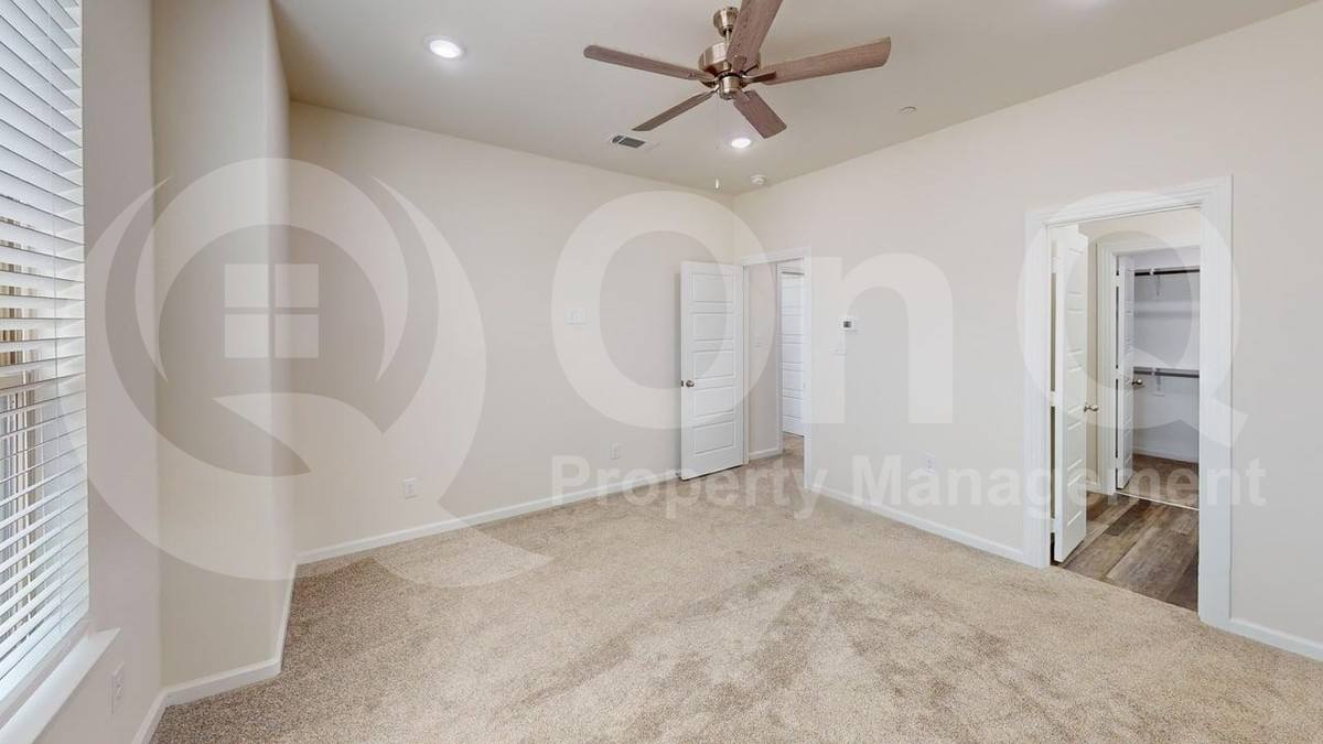 Townhouse for rent at 16124 Doe Lake Dr, Little Elm, TX 75068