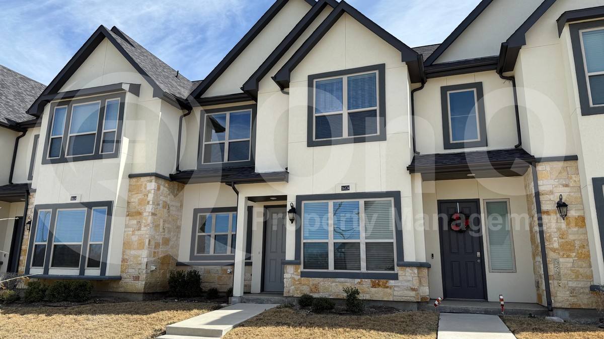 Townhouse for rent at 16124 Doe Lake Dr, Little Elm, TX 75068