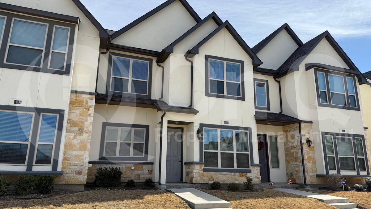 Townhouse for rent at 16124 Doe Lake Dr, Little Elm, TX 75068