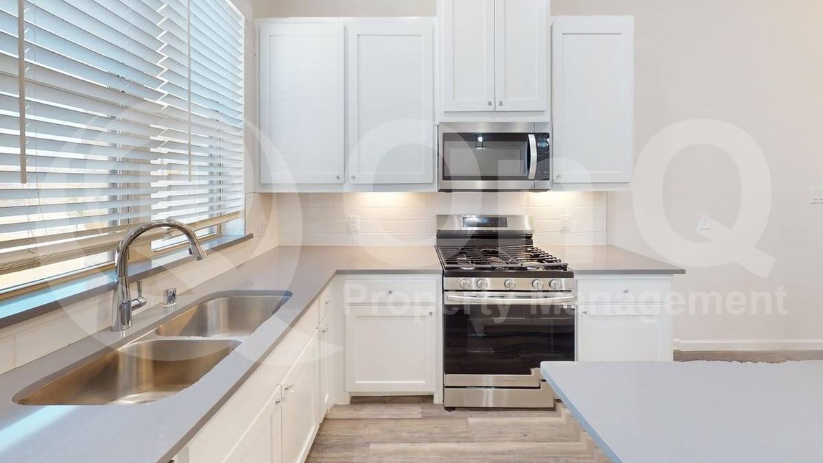 Townhouse for rent at 16164 Doe Lake Dr, Little Elm, TX 75068