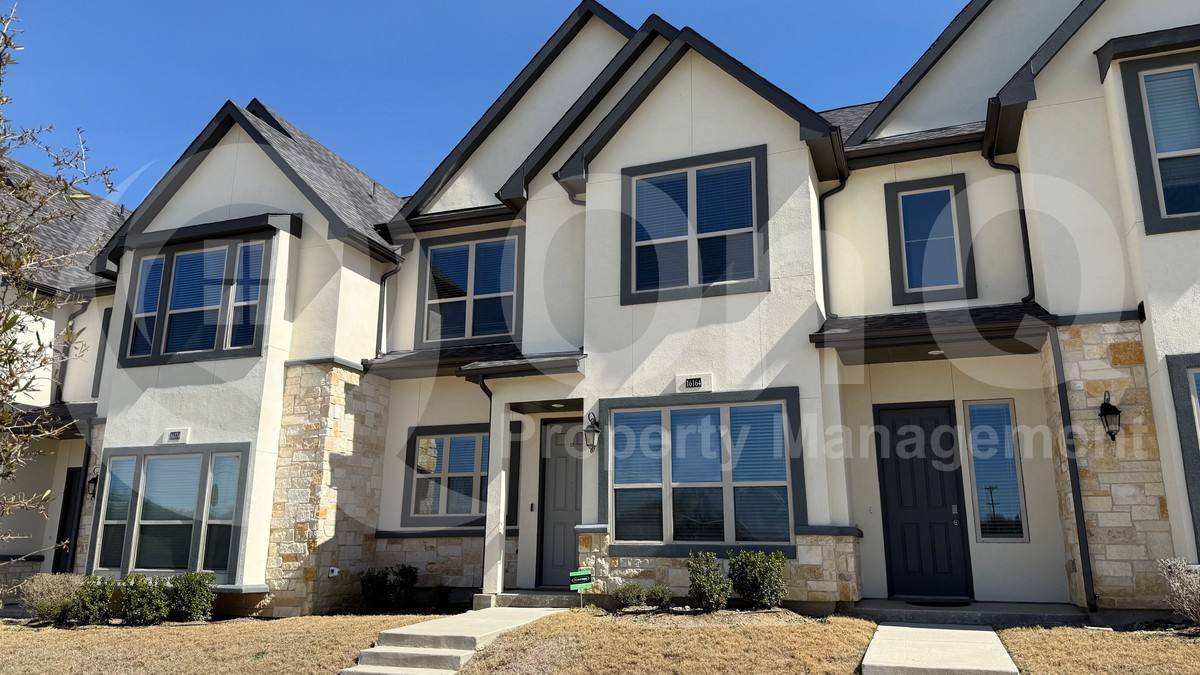 Townhouse for rent at 16164 Doe Lake Dr, Little Elm, TX 75068
