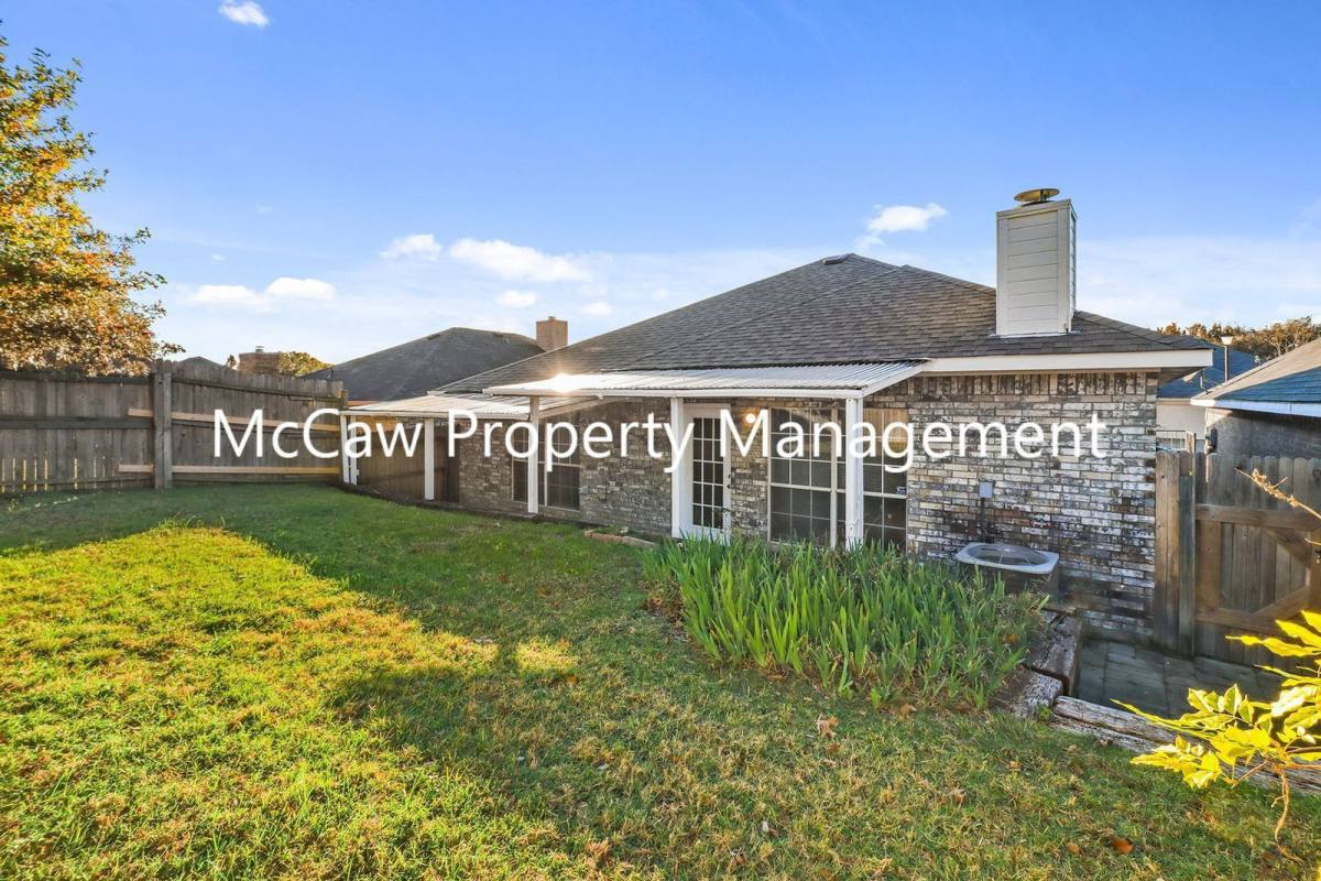 House for rent at 1214 Mission St, Duncanville, TX 75137