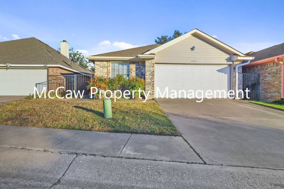 House for rent at 1214 Mission St, Duncanville, TX 75137