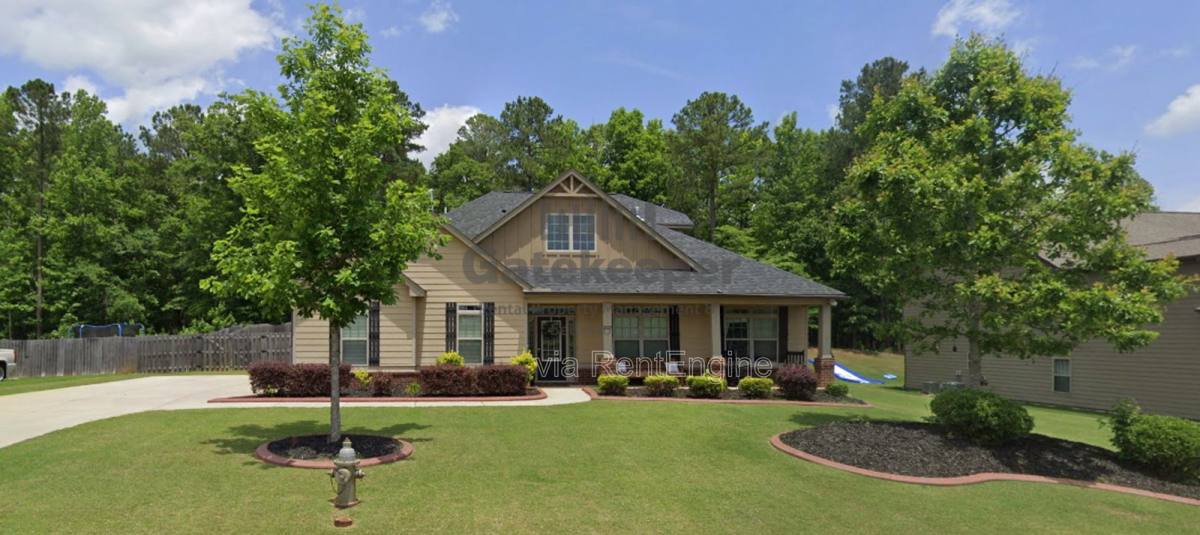 House for rent at 227 Darien Dr, Senoia, GA 30276