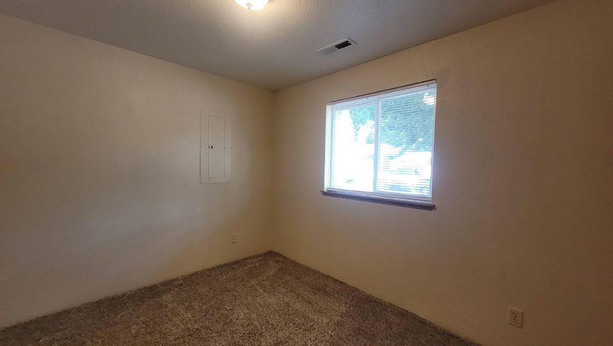 House for rent at 237 Lancaster Ave, Roseburg, OR 97471