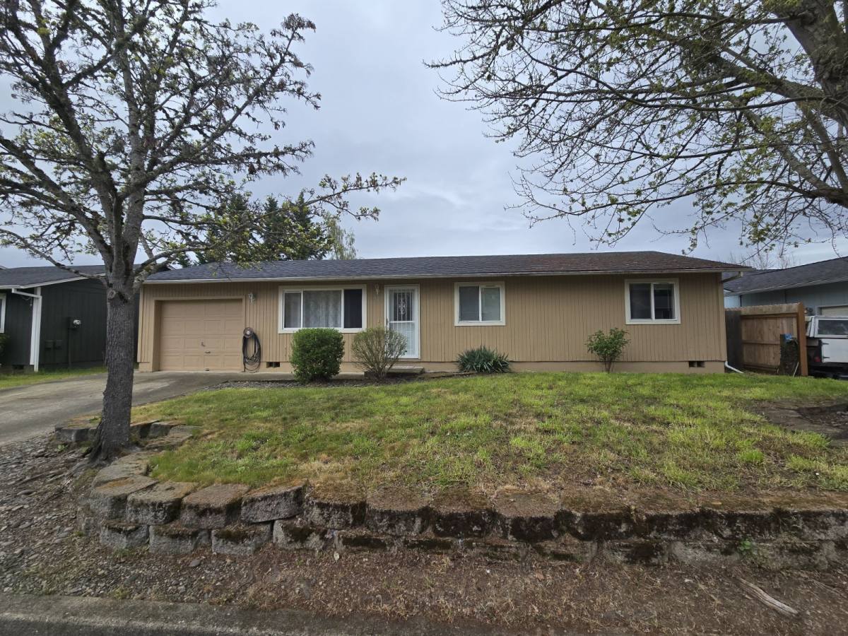 House for rent at 237 Lancaster Ave, Roseburg, OR 97471