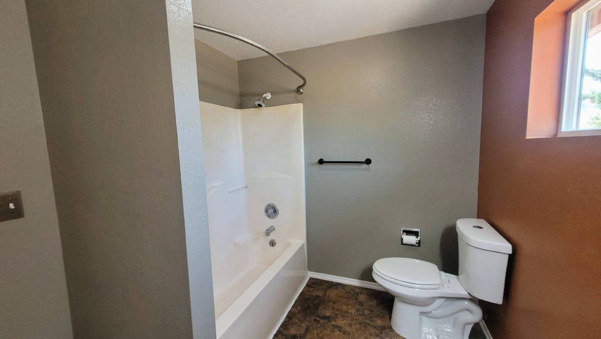 House for rent at 237 Lancaster Ave, Roseburg, OR 97471