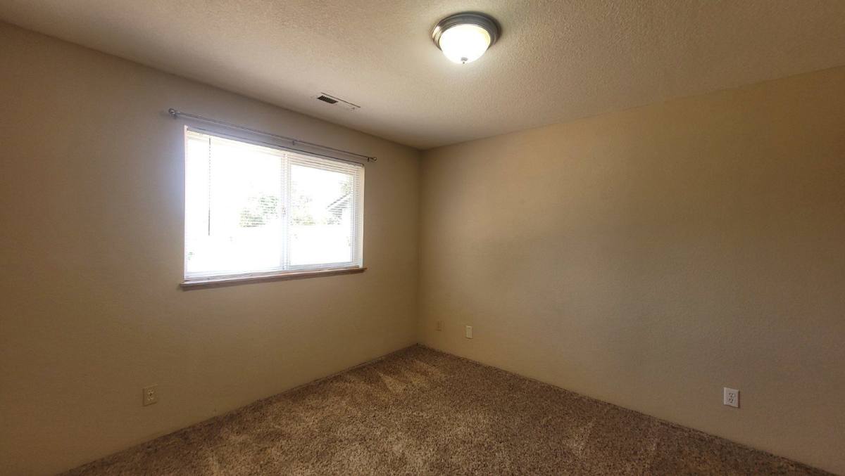 House for rent at 237 Lancaster Ave, Roseburg, OR 97471