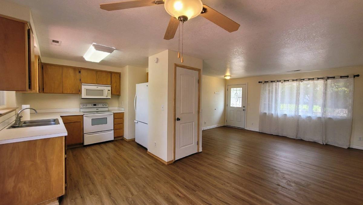 House for rent at 237 Lancaster Ave, Roseburg, OR 97471