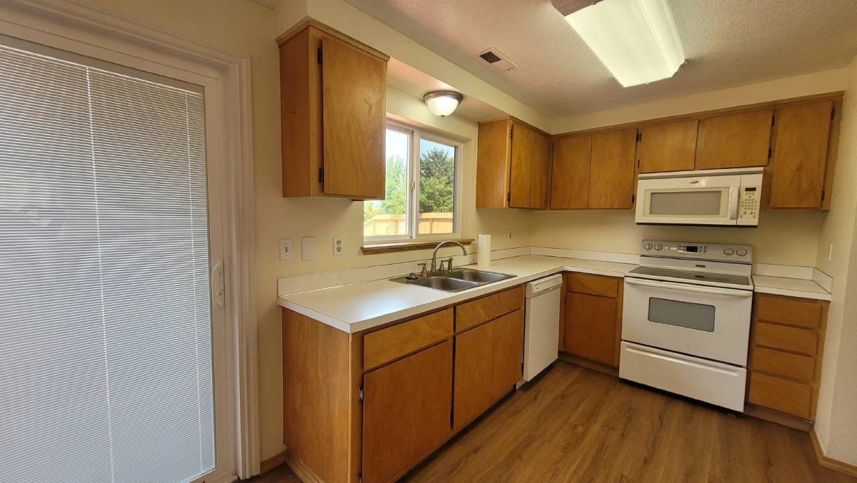 House for rent at 237 Lancaster Ave, Roseburg, OR 97471