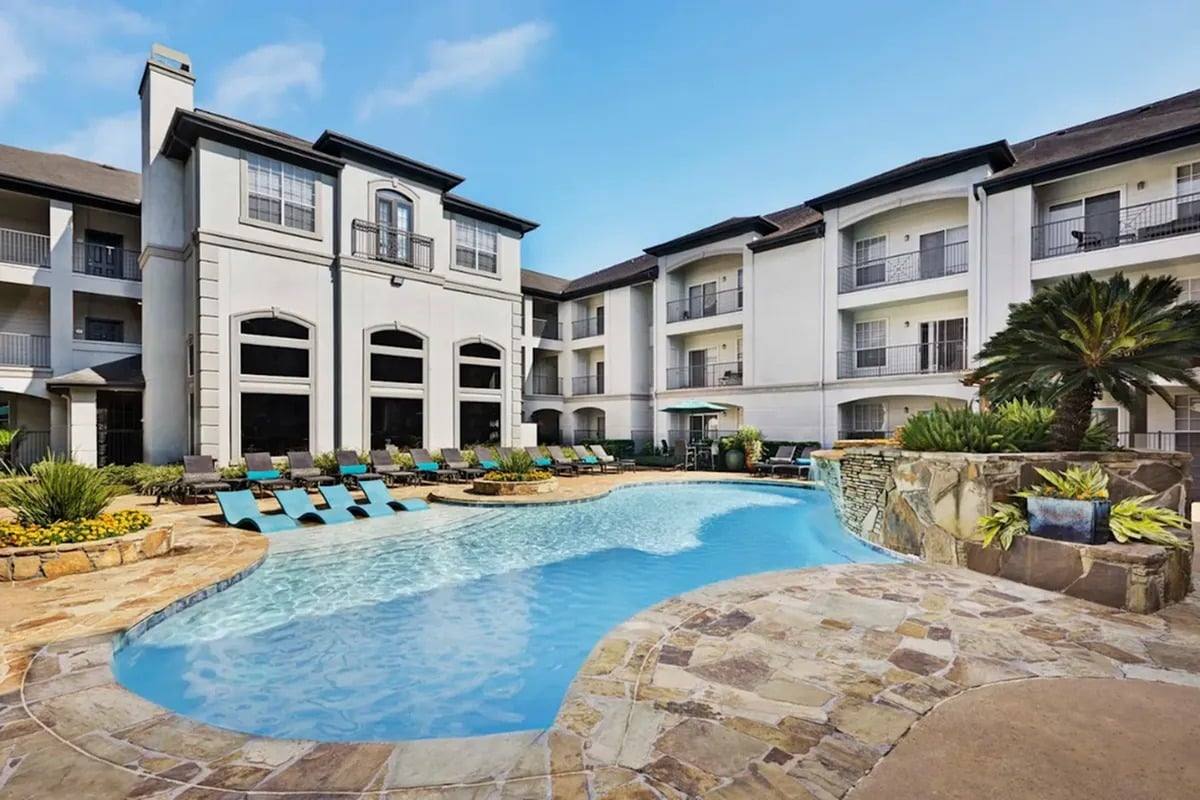Apartment for rent at 2303 Louisiana St, Houston, TX 77006