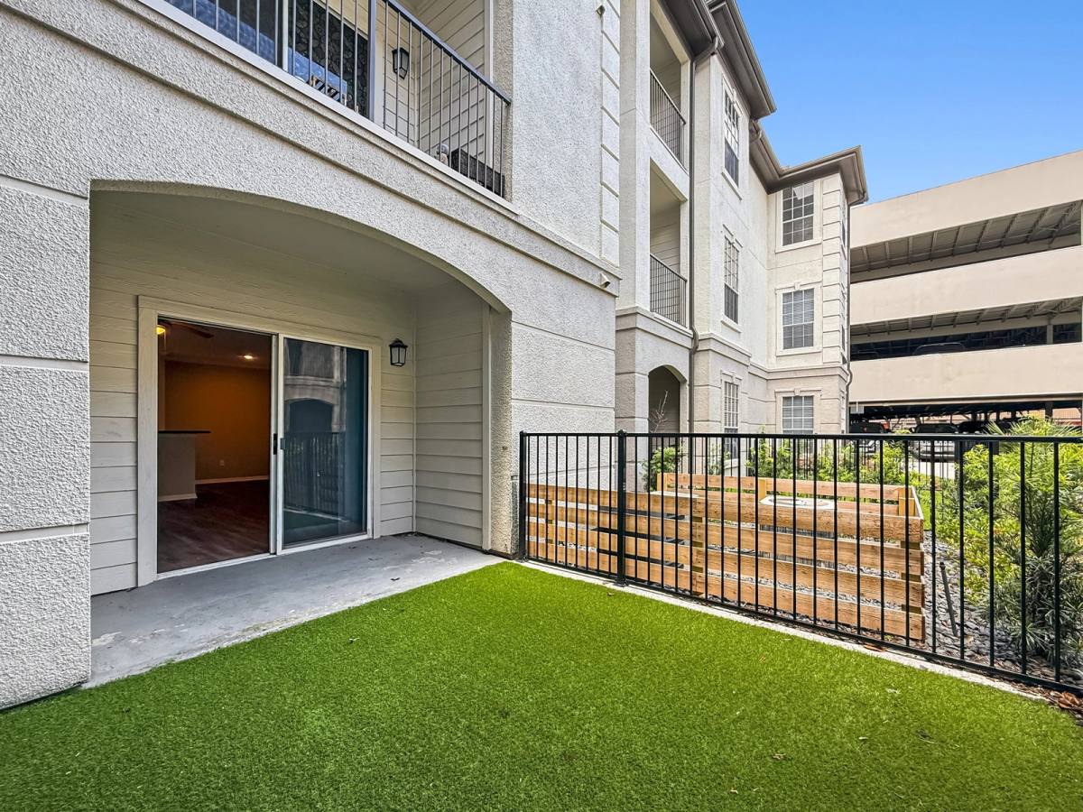 Apartment for rent at 2303 Louisiana St, Houston, TX 77006