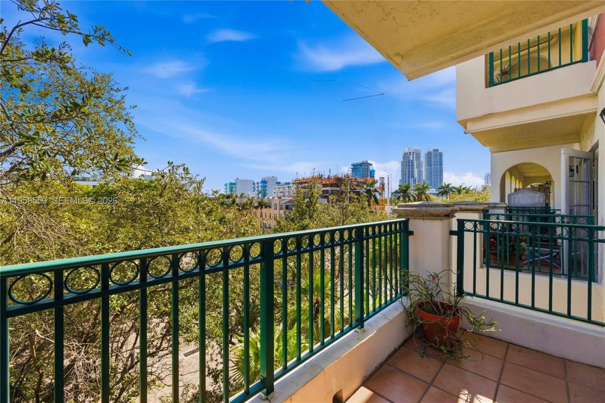 Townhouse for rent at 300 Euclid Ave, Miami Beach, FL 33139