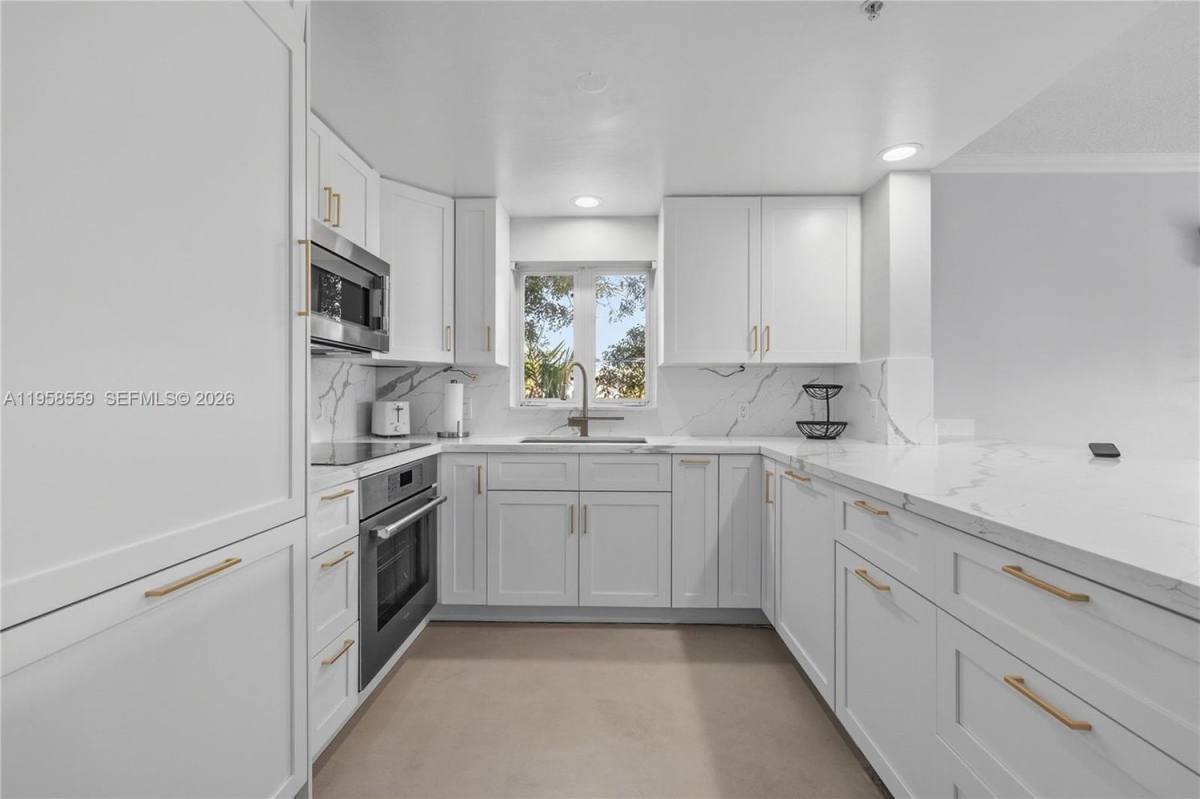 Townhouse for rent at 300 Euclid Ave, Miami Beach, FL 33139
