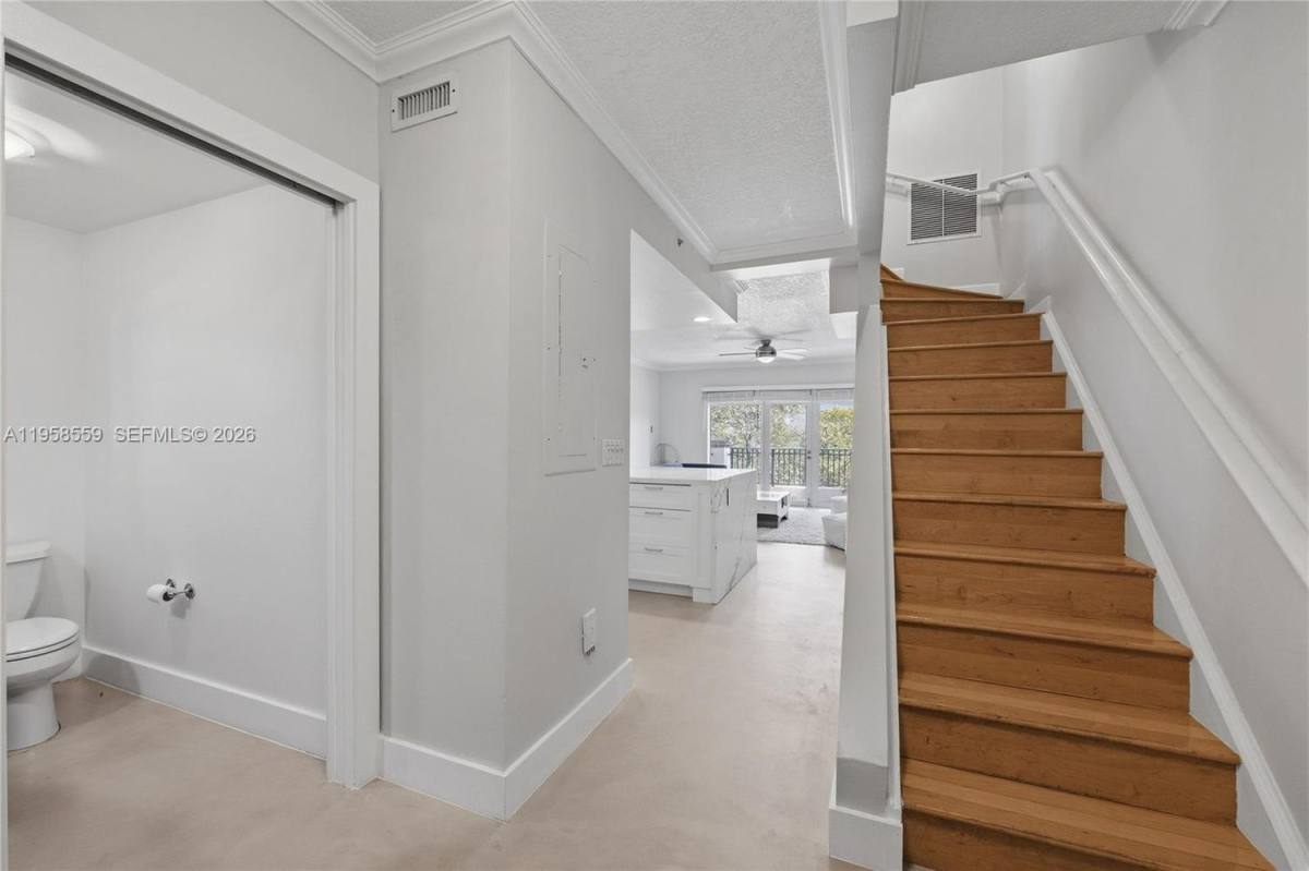 Townhouse for rent at 300 Euclid Ave, Miami Beach, FL 33139