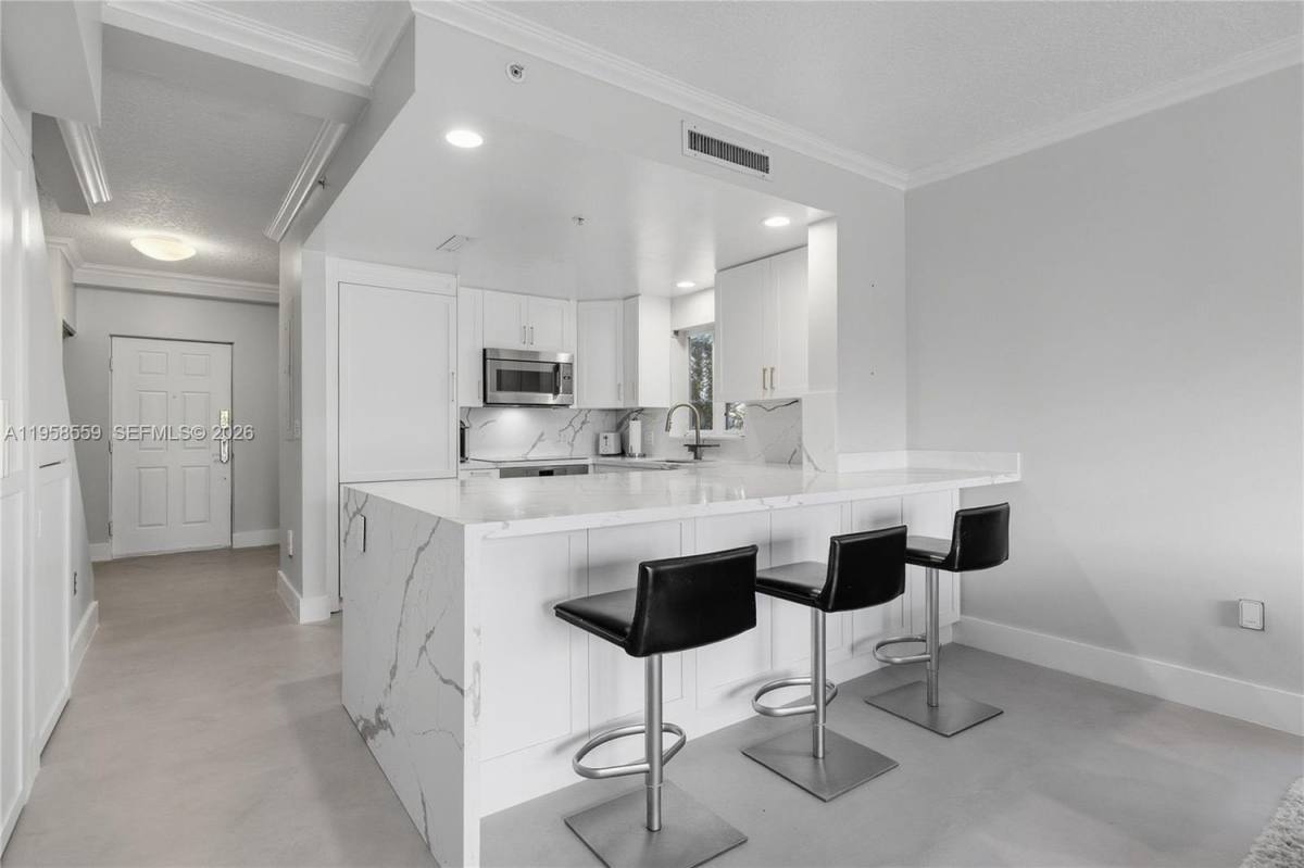 Townhouse for rent at 300 Euclid Ave, Miami Beach, FL 33139