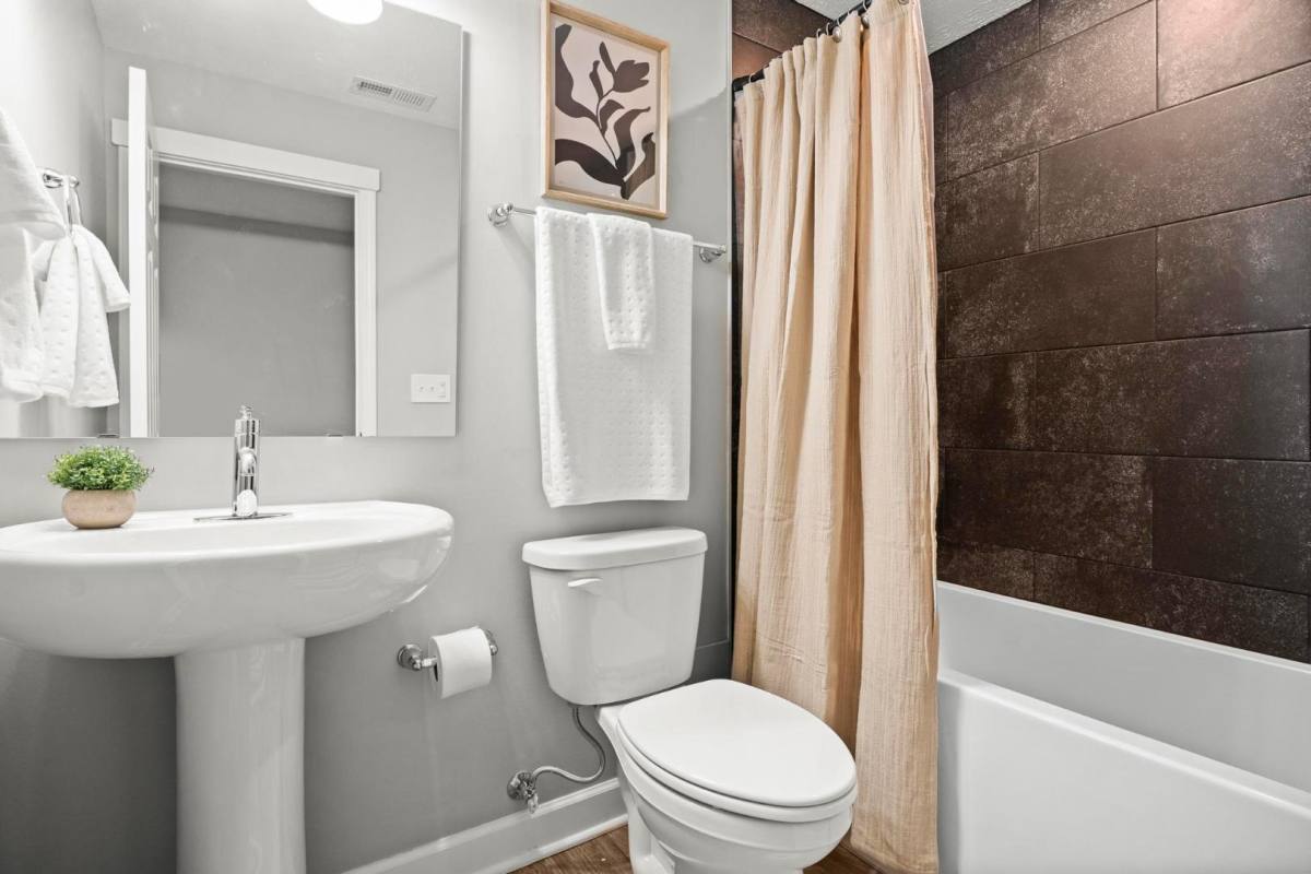 Apartment for rent at 2273 E 100th St #4, Cleveland, OH 44106