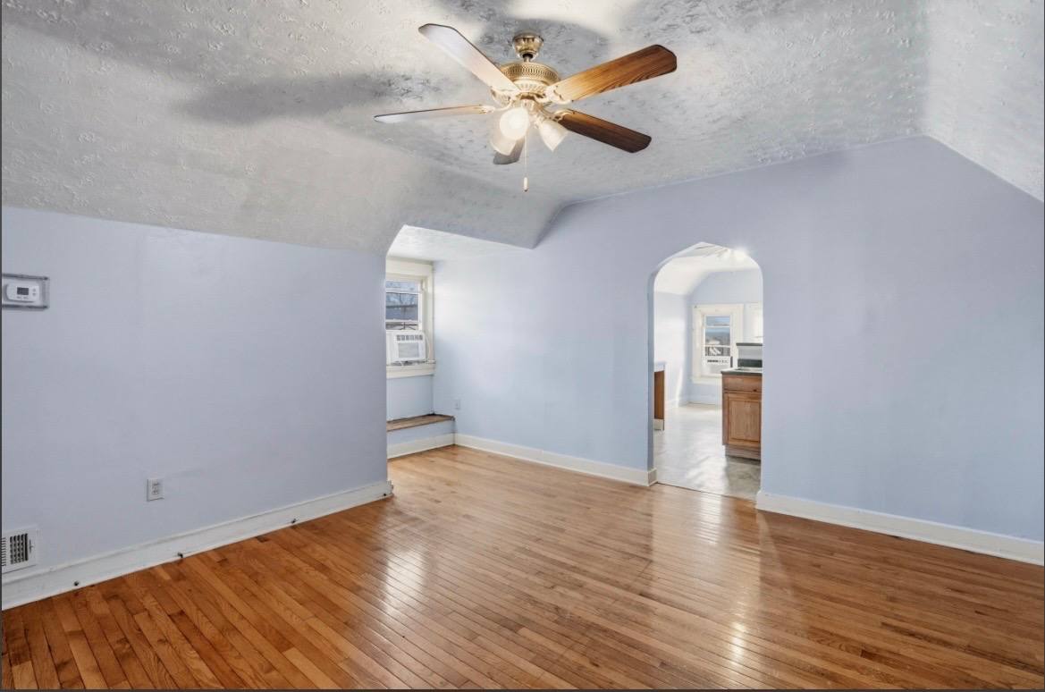 Apartment for rent at 301 W 10th St St3, Newport, KY 41071