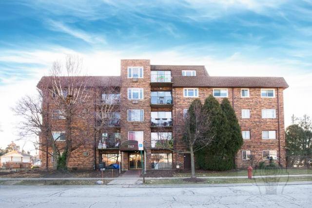 Apartment for rent at 7117 W 93rd St #304, Oak Lawn, IL 60453