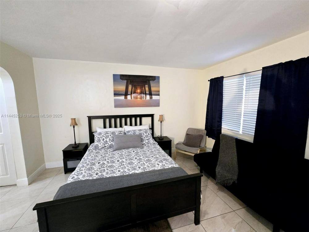 Apartment for rent at 2305 Monroe St, Hollywood, FL 33020
