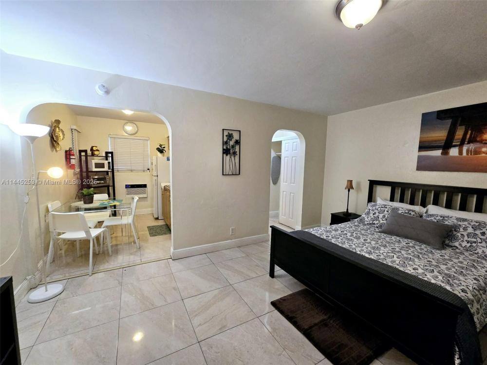 Apartment for rent at 2305 Monroe St, Hollywood, FL 33020
