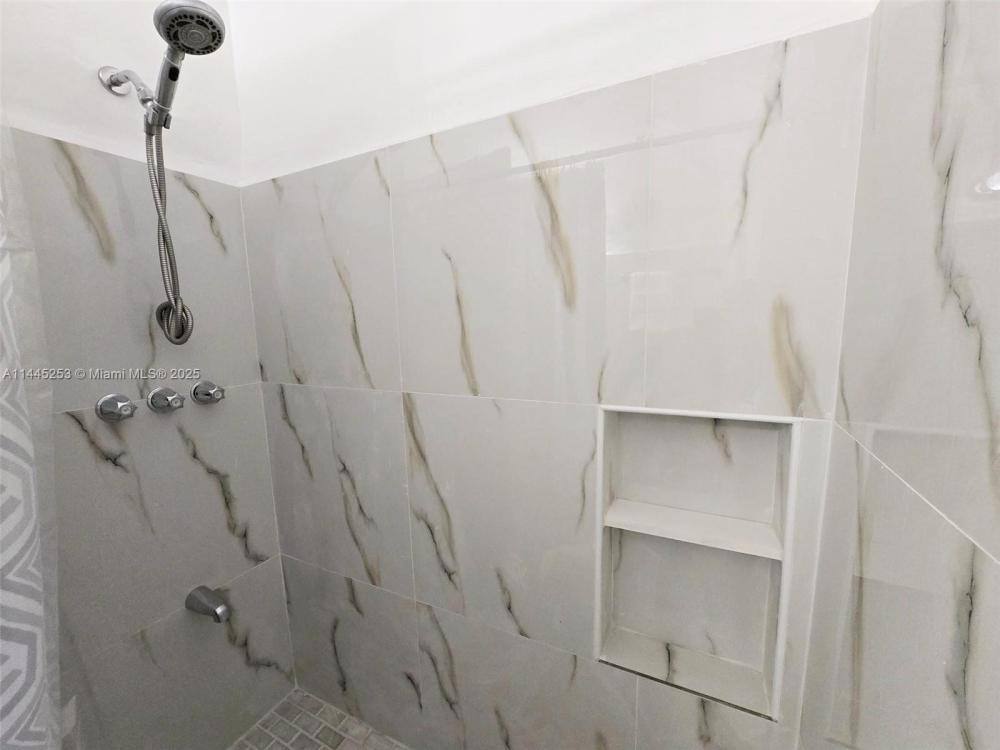 Apartment for rent at 2305 Monroe St, Hollywood, FL 33020