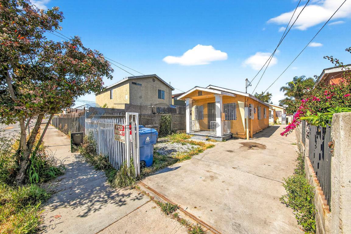 House for rent at 1737 E 108th St #1, Los Angeles, CA 90059