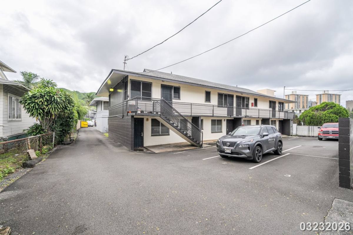 Apartment for rent at 1719 Nuuanu Ave, Honolulu, HI 96817