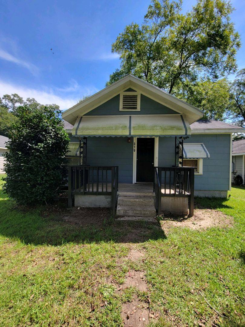 House for rent at 319 16th Ave S, Phenix City, AL 36869