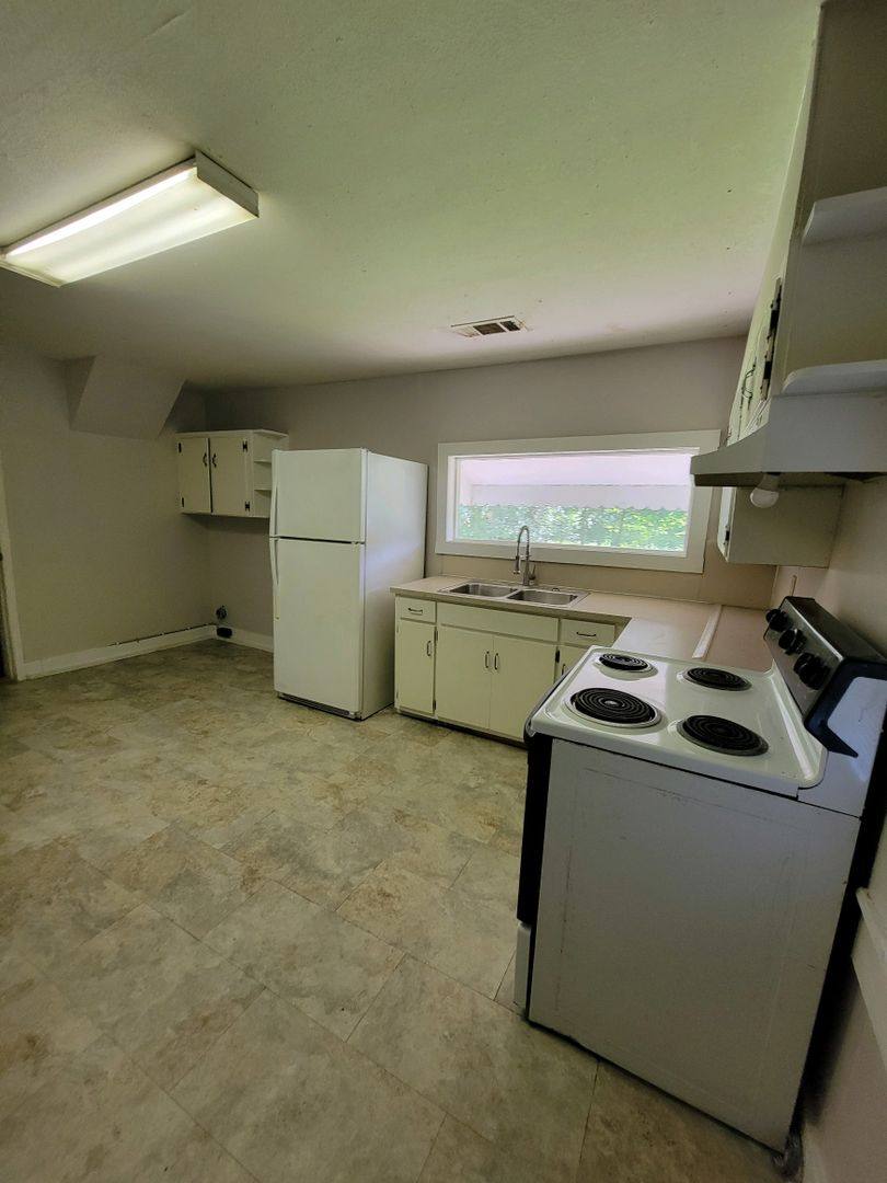House for rent at 319 16th Ave S, Phenix City, AL 36869