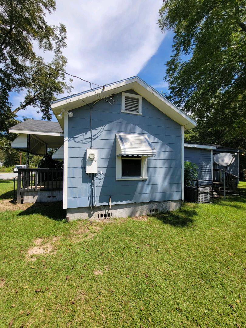 House for rent at 319 16th Ave S, Phenix City, AL 36869