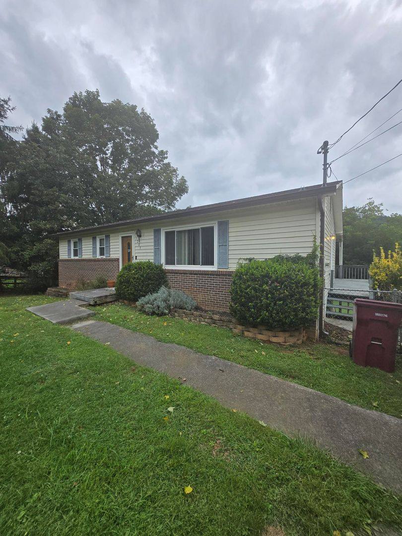 House for rent at 1301 Cobble Stone Court, Johnson City, TN 37604