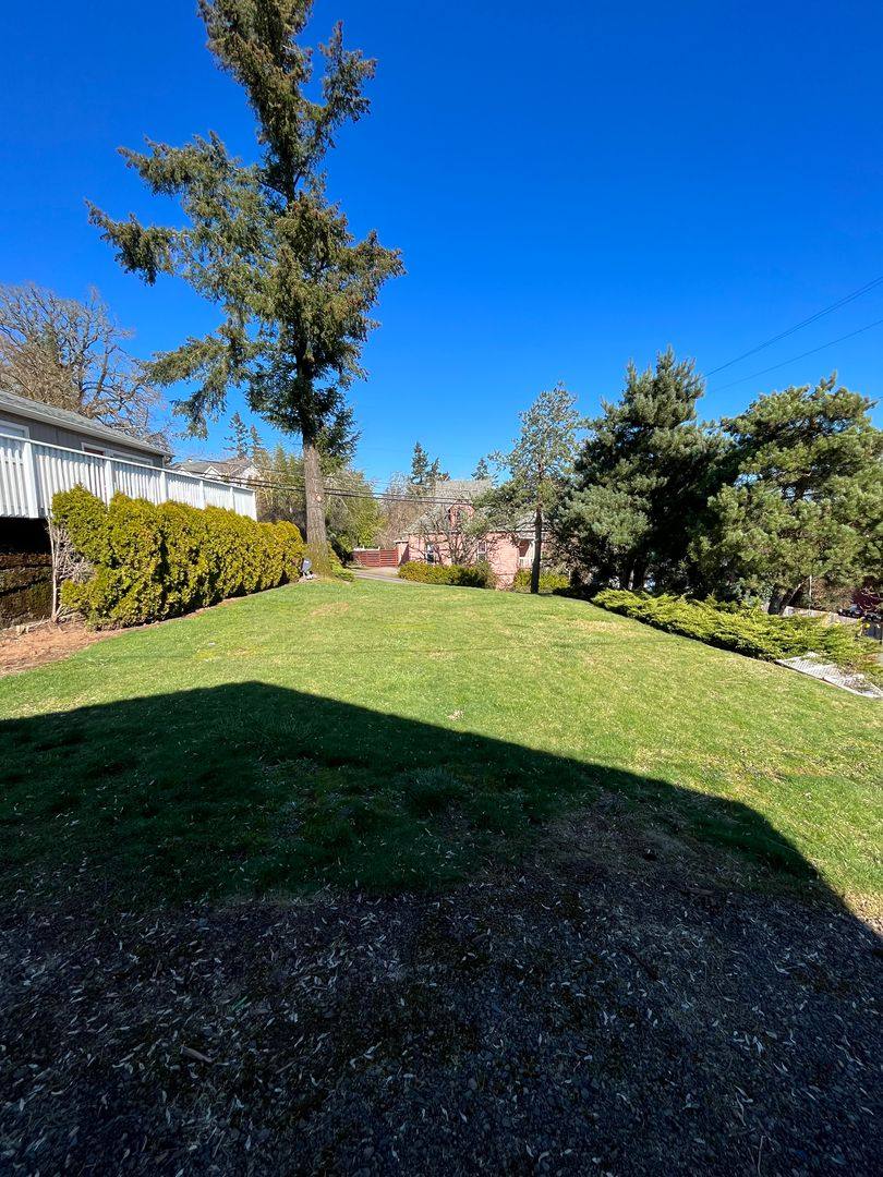 Apartment for rent at 4642 Riverview Ave, West Linn, OR 97068